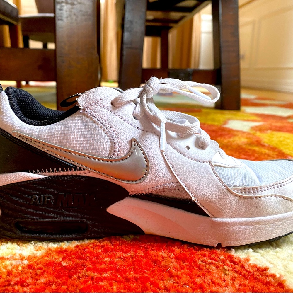 Boys white and black Nike air size 3.5